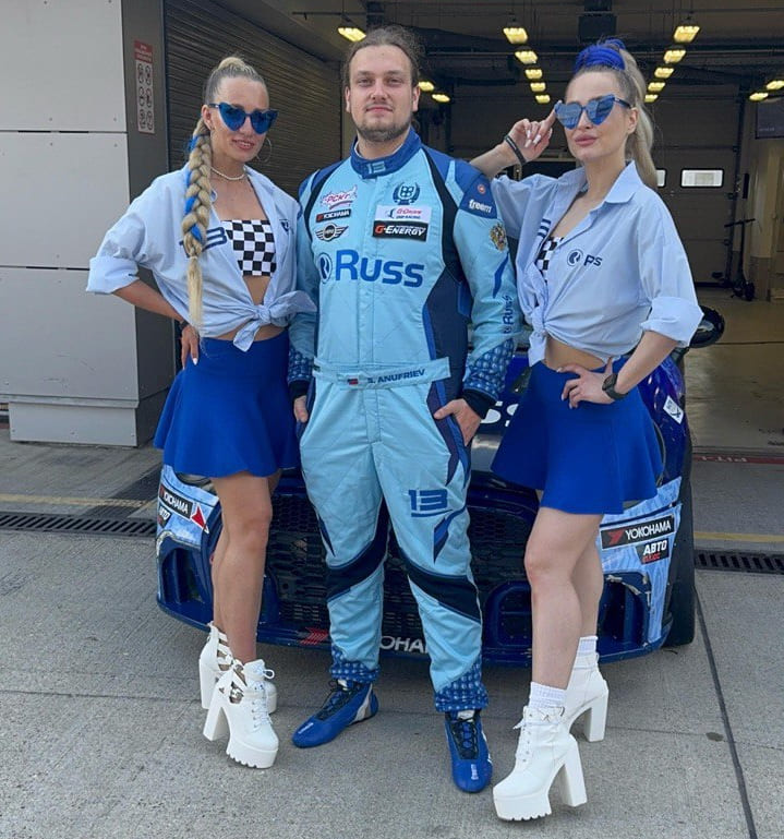Пилоты RUSS завоевали золото в классе GT Light на легендарном автодроме Пилоты RUSS завоевали золото в классе GT Light на легендарном автодроме